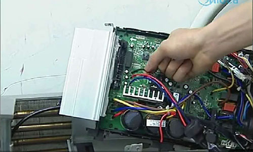 新疆美的空调电话是多少