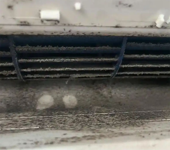 新疆空调吹的风有股烧焦味是怎么回事